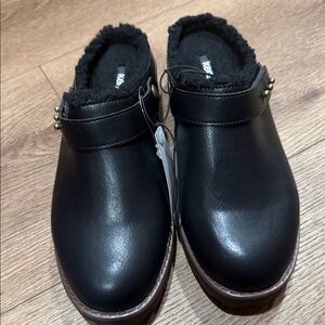 NWT Kensie Black Faux Fur Footwear